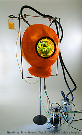Peter Keene et Piet.sO, sculpture lumineuse animée, lustre motorisé.