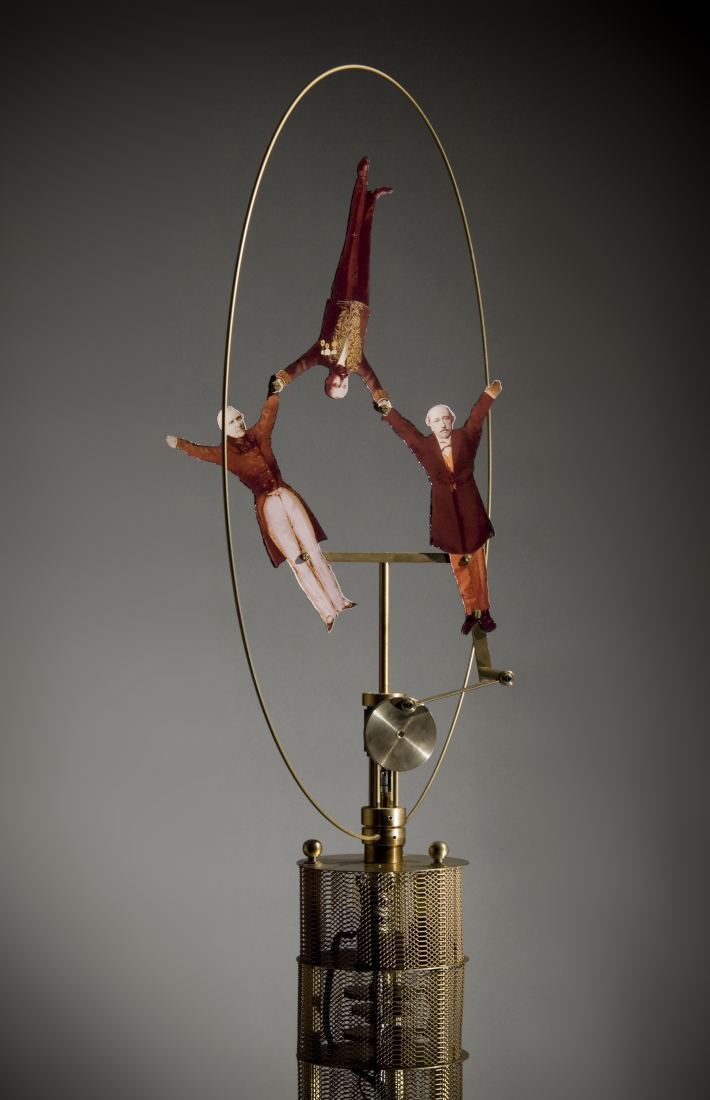 Peter Keene sculpture contemporaine cinétique à propos de la dynastie de chercheurs, Becquerel.