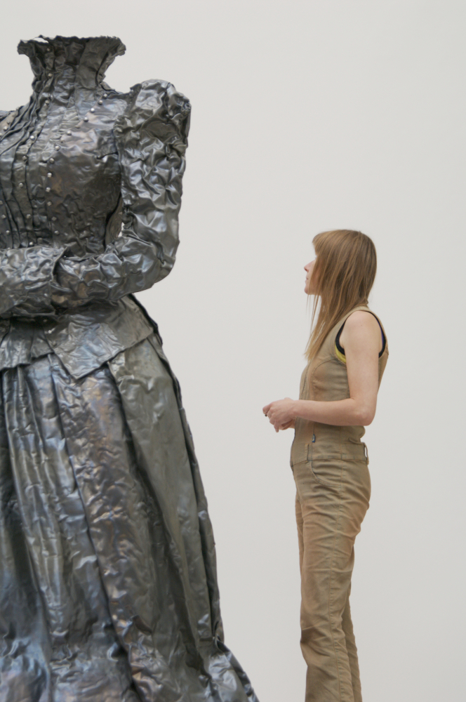 Piet.sO - vues de la sculpture et de l'artiste- Dame de plomb, en hommage à Marie Curie, installations,