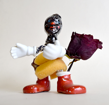Piet.sO,clown déshabillé qui parle aux roses, collage.