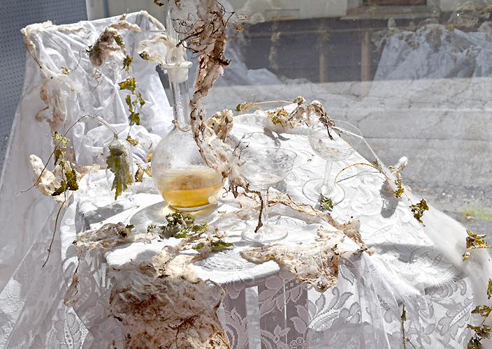 sculpture installation festin à base d'orties - technique mixte -Piet.sO 2018.