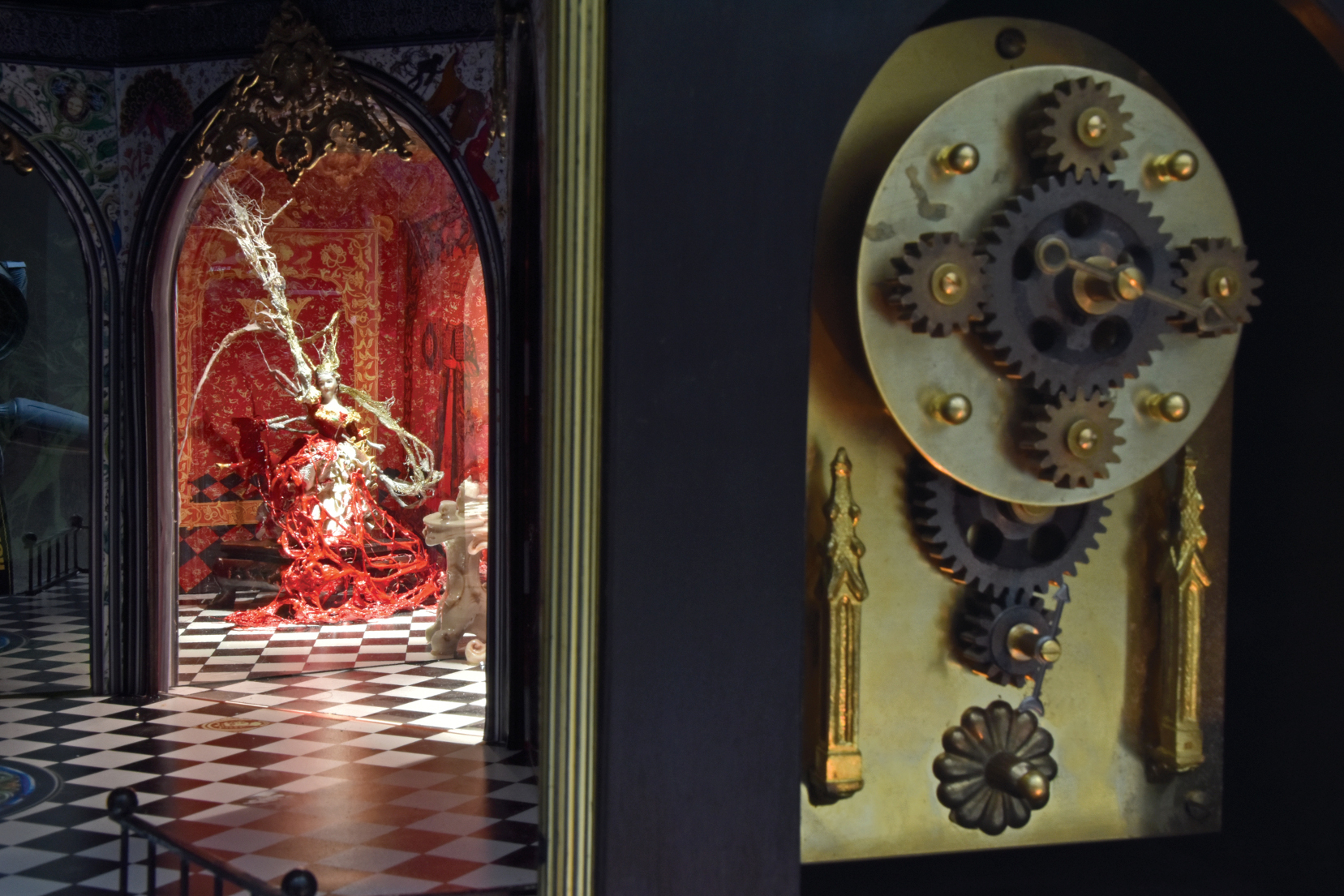 Peter Keene and Piet.sO, cabinet automaton - An open entrance to the closed palace of the king,  d'Azay-le-rideau, CMN