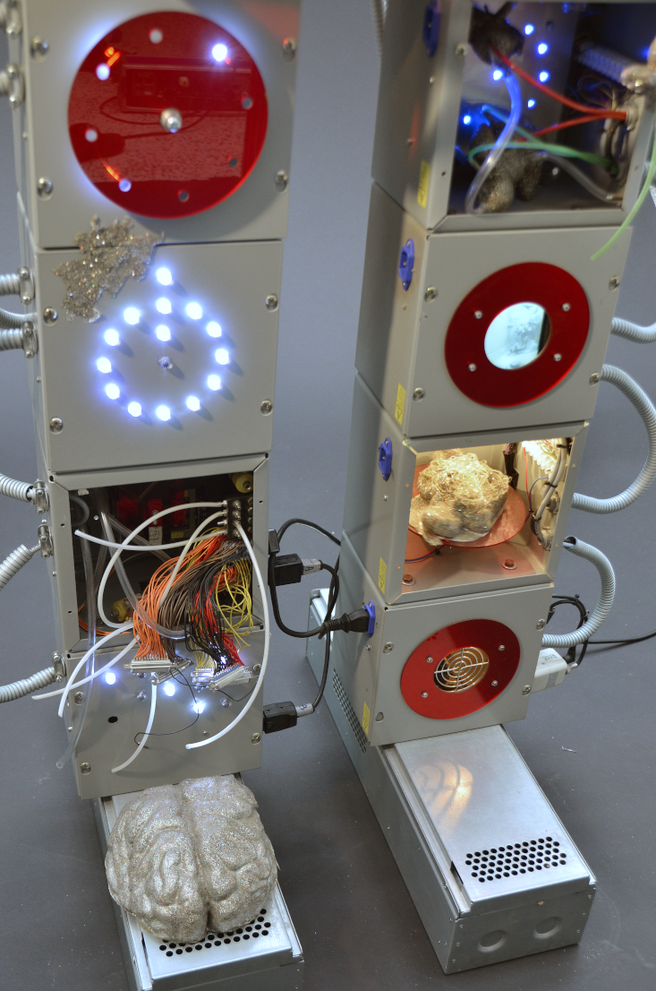 Peter Keene et Piet.sO, robot sculpture - art contemporain, sculpture électronique cybernétique.