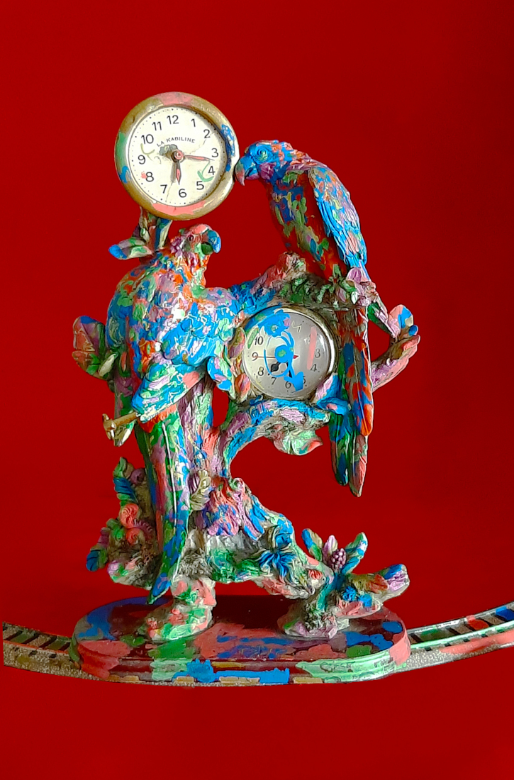 Piet.sO, sculpture collage, parrots clock, contemporary sculpture assemblage, pietso, intervention with acrylic