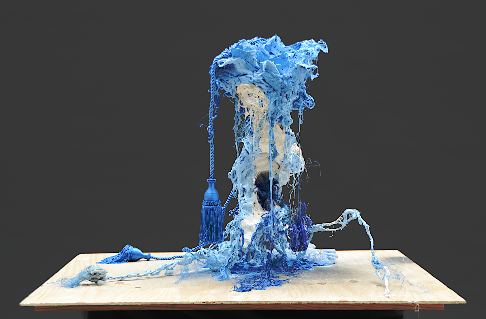 nowhere, crème de jour - Piet.sO  2015 contemporary sculpture, plaster, pompom  pigments.